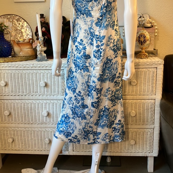 Reformation Sofia Floral 100% silk dress in Olympia print blue color Size 2 - Picture 9 of 12